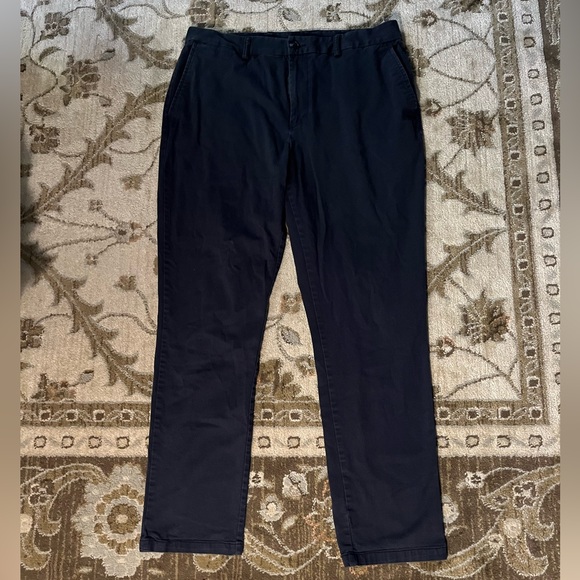 Old navy pants - Picture 2 of 3